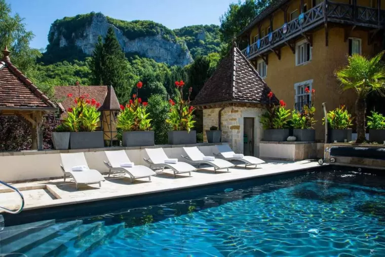 Réservation dans un hôtel avec piscine aux Planches-Près-Arbois, Les Planches-Près-Arbois, Castel Damandre